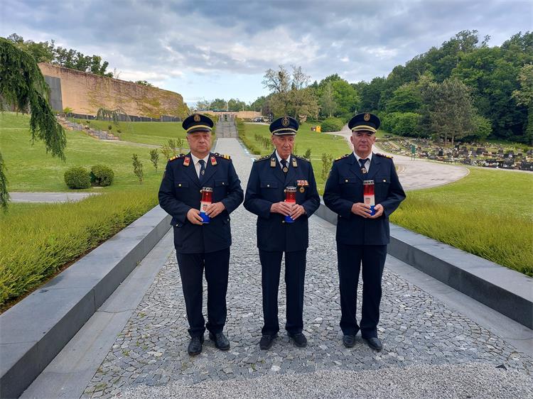 Slika /slike/Polaganje vijenaca Florijan 2024 (3).jpg